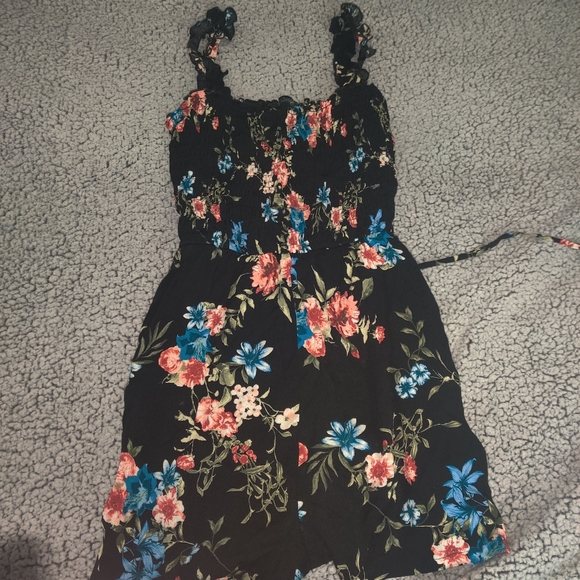 Black floral romper - Picture 2 of 3